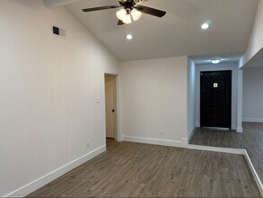 16814 Barcelona Dr in Friendswood, TX - Building Photo - Building Photo