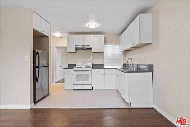 property at 2818 1/2 W Jefferson Blvd