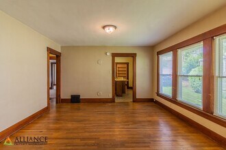 1226 Thurston St in Manhattan, KS - Building Photo - Building Photo