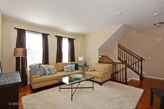1949 Oxley Cir in Naperville, IL - Building Photo - Building Photo