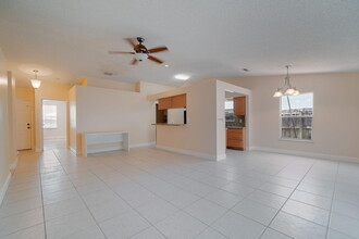 14 Misty Meadow Dr in Boynton Beach, FL - Building Photo - Building Photo