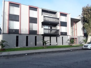 Cerise  (Fountain Villa) in Hawthorne, CA - Building Photo - Interior Photo