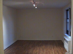 87-20 175th St-Unit -2J in Queens, NY - Building Photo - Building Photo