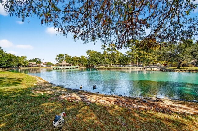 172 Old Bridge Lake St