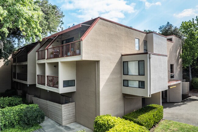 1600 Carmel Dr in Walnut Creek, CA - Building Photo - Building Photo