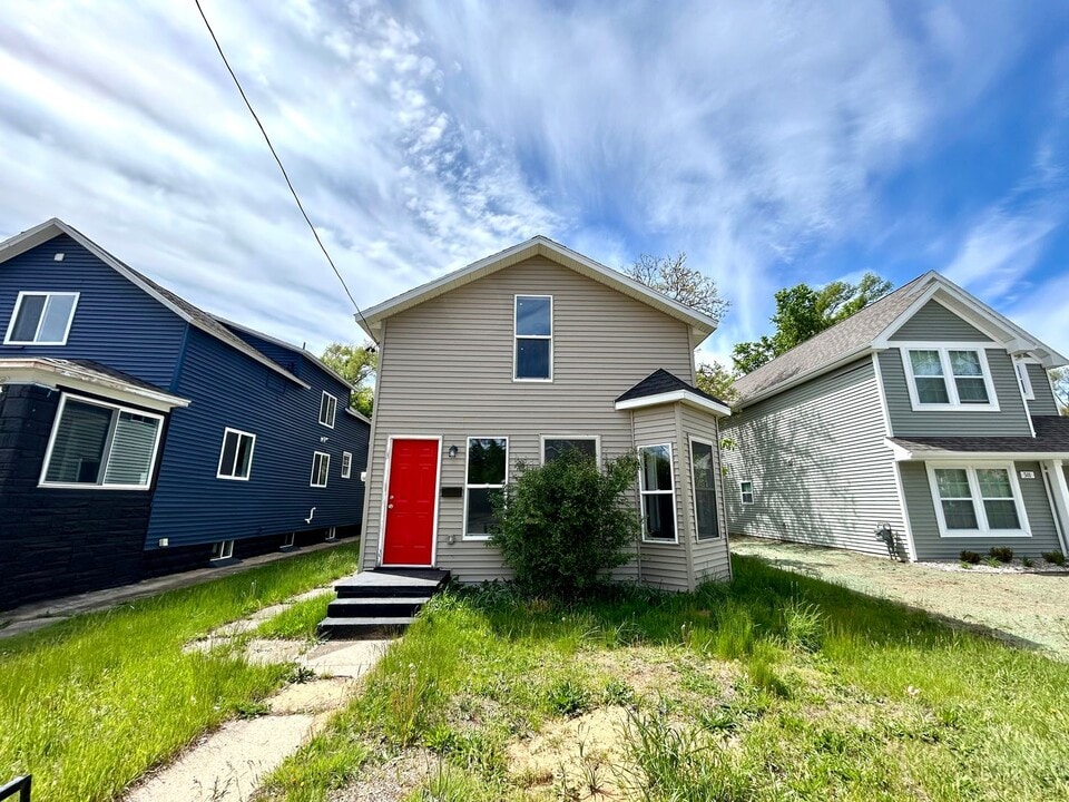 507 E Apple Ave in Muskegon, MI - Building Photo