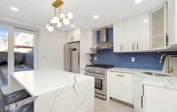 214 Patchen Ave, Unit 1 in Brooklyn, NY - Foto de edificio - Building Photo