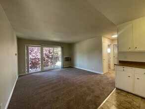 1214 Bell Street in Sacramento, CA - Foto de edificio - Interior Photo