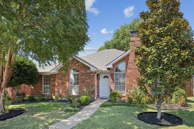 1823 Dew Valley Dr in Carrollton, TX - Building Photo