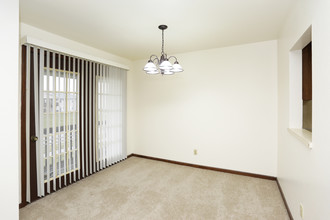 Ridgeland Heights Apartments in Holland, MI - Building Photo - Interior Photo