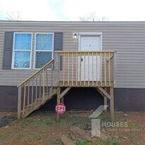 8121 3rd St in Boiling Springs, SC - Building Photo