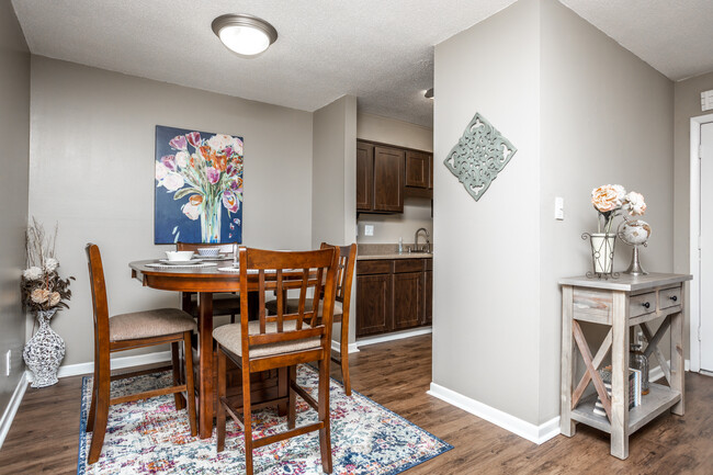 Fieldcrest Apartments in Dothan, AL - Building Photo - Interior Photo