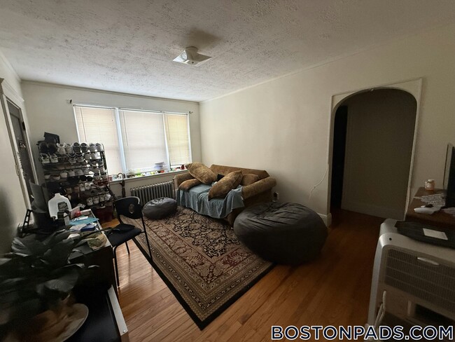 349 Pleasant St in Malden, MA - Foto de edificio - Building Photo