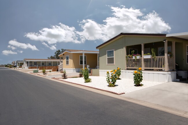 Country Estates in Tulare, CA - Foto de edificio - Building Photo