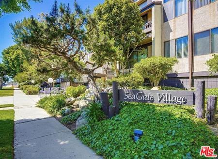 8711 Falmouth Ave, Unit 104 in Playa Del Rey, CA - Foto de edificio - Building Photo