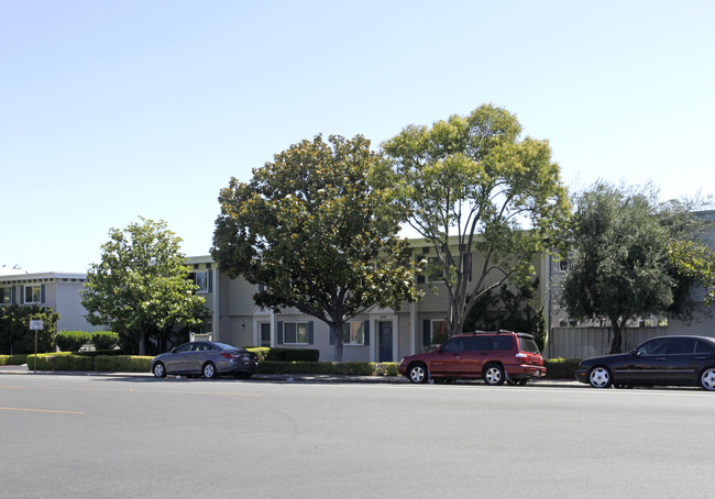 Poplar Plaza in Sunnyvale, CA - Building Photo - Building Photo