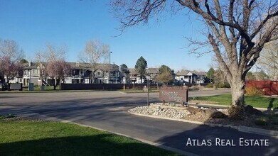 1101 S Yosemite Way in Denver, CO - Building Photo - Building Photo