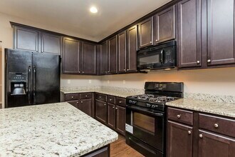 261 Chandler Bluff Ct SE in Grayson, GA - Foto de edificio - Building Photo