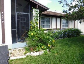 15729 Bottlebrush Cir in Delray Beach, FL - Foto de edificio - Building Photo