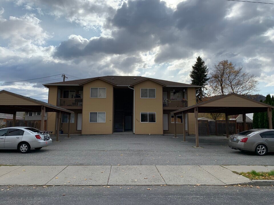 307 River St, Unit Unit C in Cashmere, WA - Building Photo
