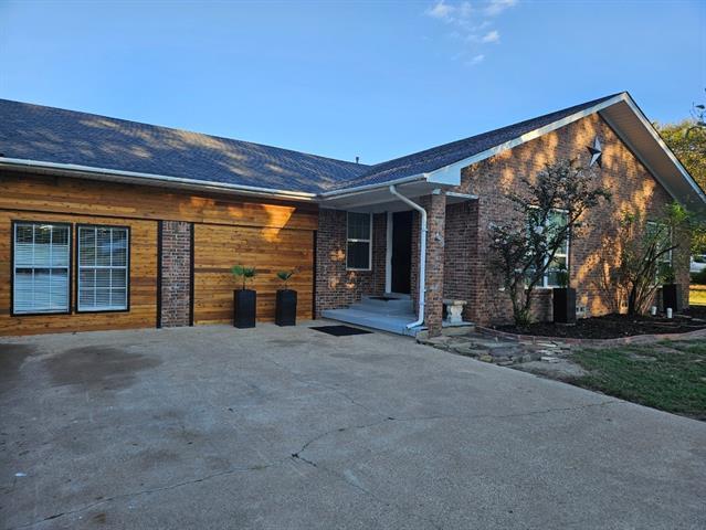 211 Francis Dr in Lindale, TX - Building Photo