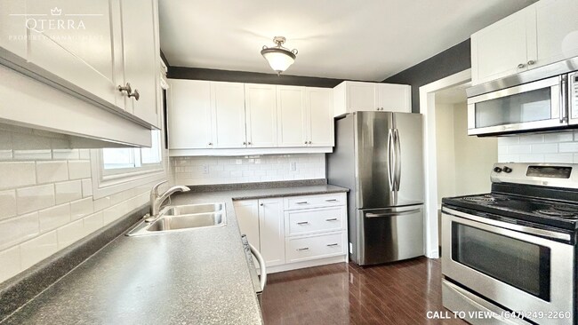 70 Vancouver Crt in Oshawa, ON - Building Photo - Building Photo