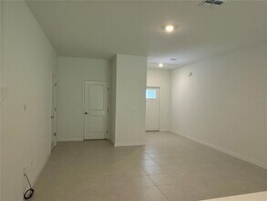 10232 Trumpet Honeysuckle Wy in San Antonio, FL - Foto de edificio - Building Photo