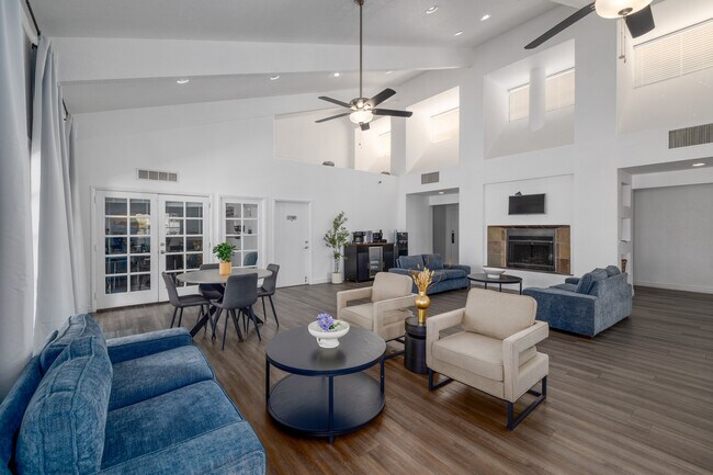 Desert Springs in Tucson, AZ - Building Photo - Lobby