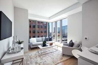 135 Seaport Blvd, Unit 908 in Boston, MA - Foto de edificio - Building Photo