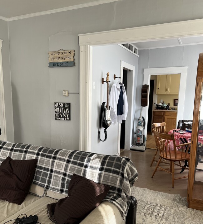 39 S Main St, Unit 2 in Concord, NH - Building Photo - Building Photo