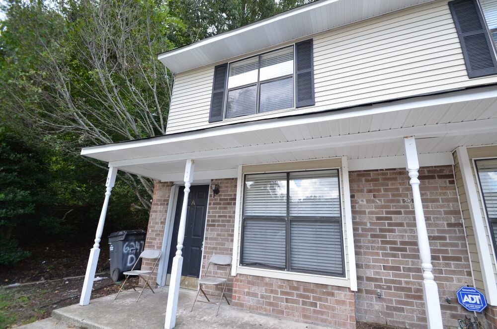 6247 Lucille Dr in North Charleston, SC - Foto de edificio