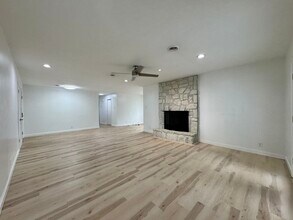 1316 Graycreek Ln in Knoxville, TN - Foto de edificio - Building Photo