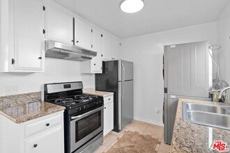 2109 S Marvin Ave in Los Angeles, CA - Building Photo - Building Photo