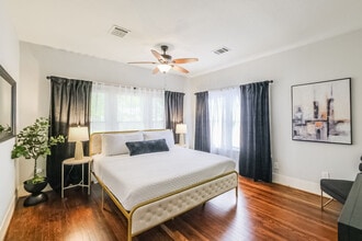 207 Lindale St in Houston, TX - Building Photo - Building Photo