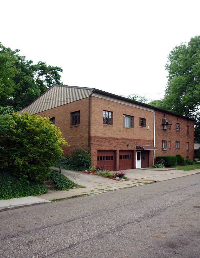 1434 Fulton Dr NW in Canton, OH - Building Photo - Building Photo