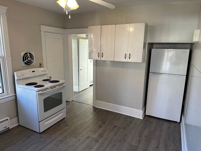 106 Saint John St, Unit 2 in Schuylkill Haven, PA - Foto de edificio - Building Photo