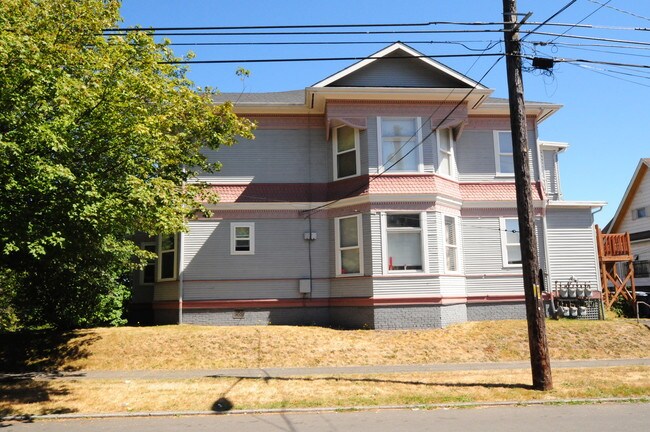 Camdon Apartments in Seattle, WA - Building Photo - Building Photo