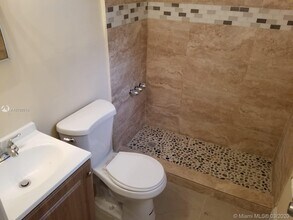 172 NW 12th St-Unit -2 in Miami, FL - Building Photo - Building Photo