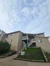 1315 E 123rd Ter in Olathe, KS - Foto de edificio - Building Photo