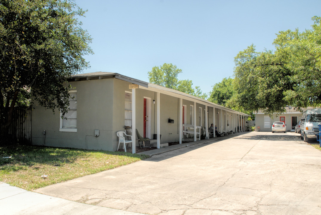 817 5th Ave N in Texas City, TX - Building Photo