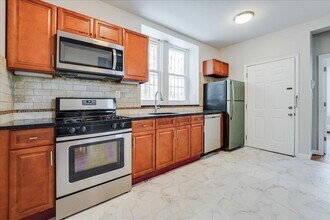 27 Marion Pl in Jersey City, NJ - Building Photo - Building Photo