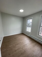 42 E 19th St in Bayonne, NJ - Building Photo - Building Photo
