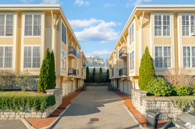 Osgood Lofts in Somerville, MA - Foto de edificio - Building Photo