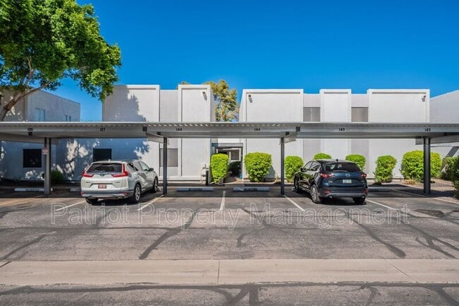 8576 E Indian School Rd in Scottsdale, AZ - Building Photo - Building Photo