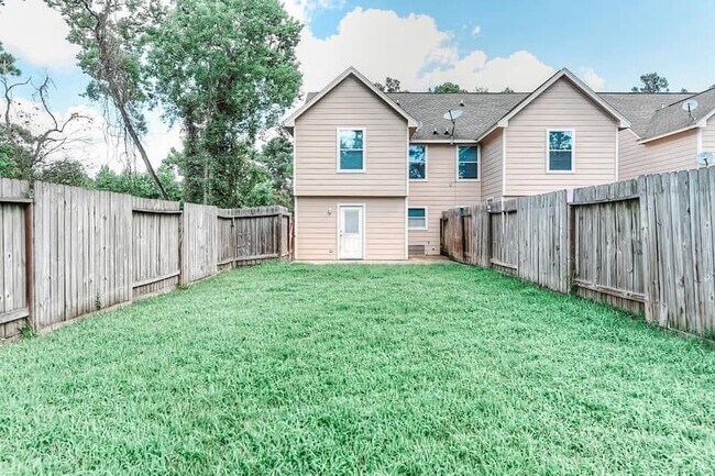 213 Foster St in Tomball, TX - Building Photo - Building Photo