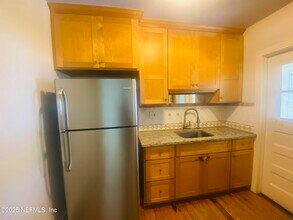 1349 Menna St in Jacksonville, FL - Foto de edificio - Building Photo