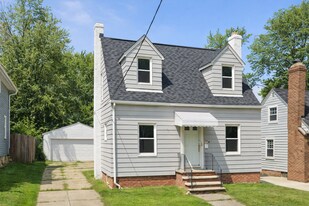 1064 Woodview Rd in Cleveland Heights, OH - Building Photo
