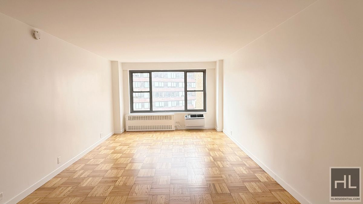 Fourth Avenue in New York, NY - Building Photo