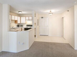 16955 Toronto Ave SE, Unit 308 in Prior Lake, MN - Foto de edificio - Building Photo