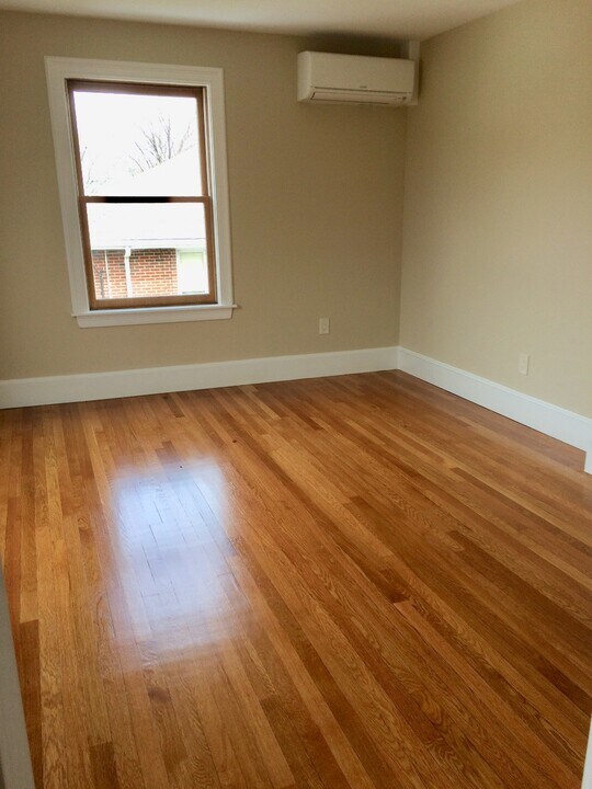 39 Loring Ave in Winchester, MA - Building Photo